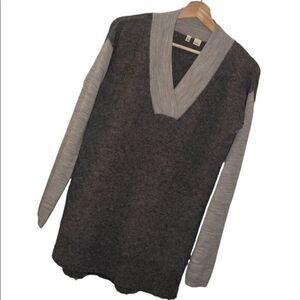 Anthropologie Moth Wool Gray Long Sleeve V Neck Sweater‎ Size Small